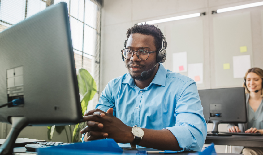 Customer support agent working in a call centre
