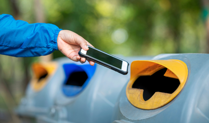 Recycling a smartphone