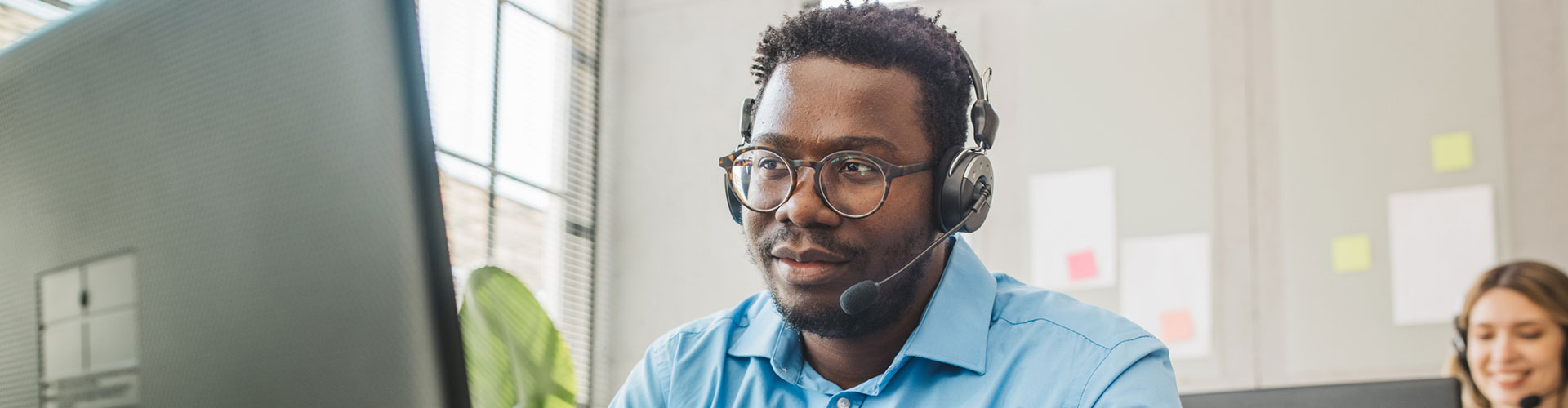 Customer support agent working in a call centre