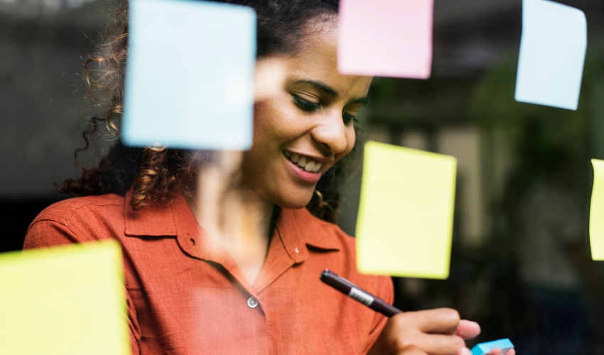 Business woman with post-it notes