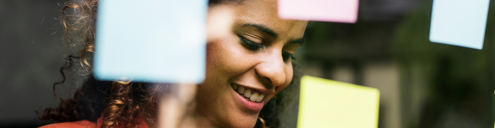 Business woman with post-it notes