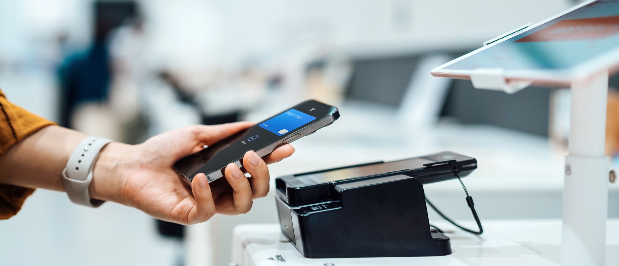 paying with card on epos terminal